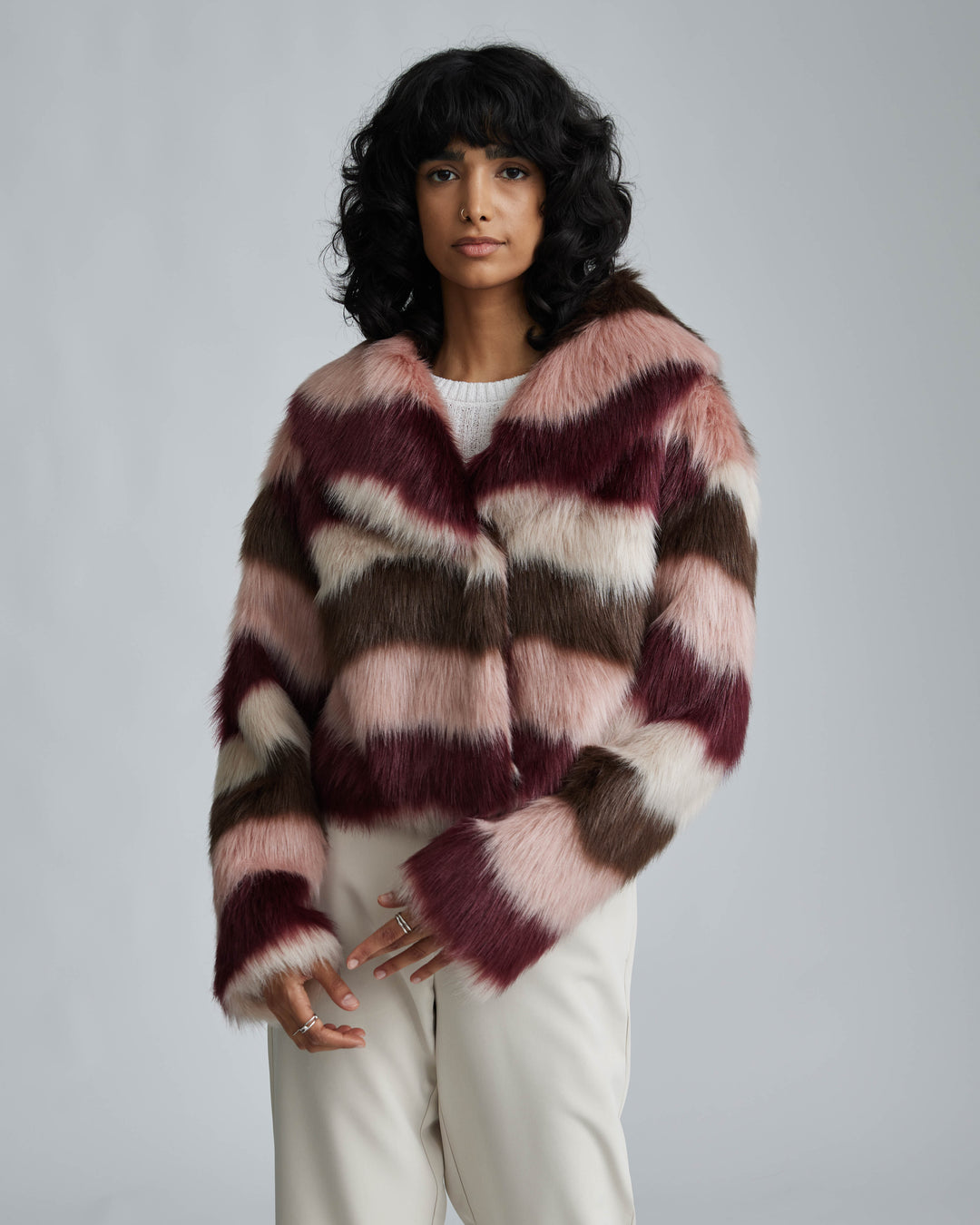 Wave patterned faux fur cropped Jacket
