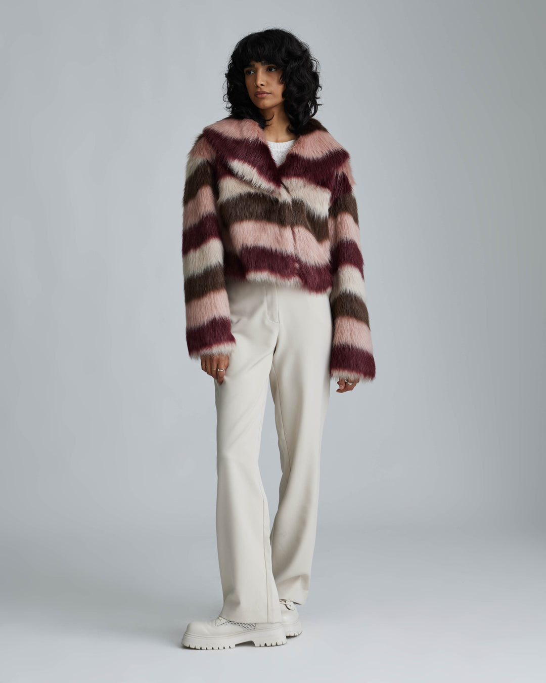 Wave patterned faux fur cropped Jacket