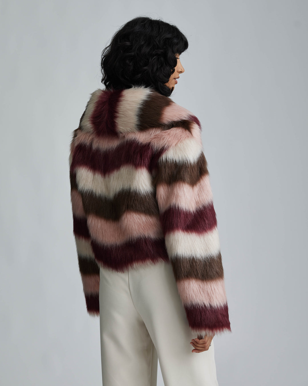 Wave patterned faux fur cropped Jacket